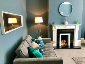 High Barnes 3 Bed House with Parking, Sleeps 7, Quiet Location